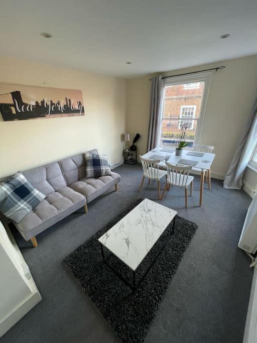 City Heights Apartment Canterbury Ngoại thất bức ảnh