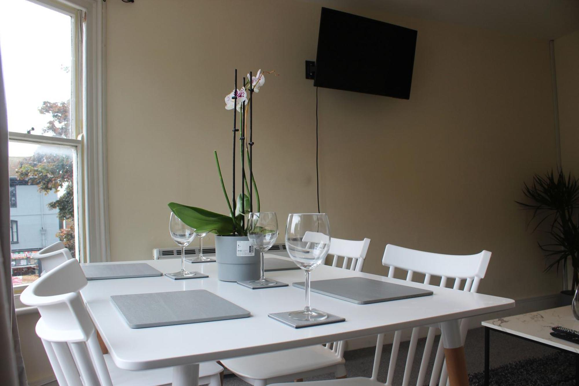 City Heights Apartment Canterbury Ngoại thất bức ảnh